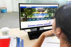 H&agrave; Nội thử nghiệm tuyển sinh trực tuyến đầu cấp: Vẫn c&ograve;n 'điểm nghẽn'