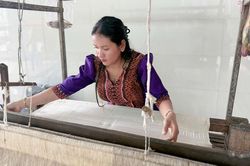 Thổ cẩm Khmer trước bài toán truyền nghề