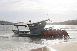 Vùng 5 Hải quân cứu hộ thành công tàu cá bị mắc cạn