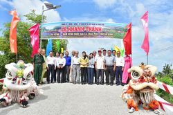 Phó Bí thư Tỉnh ủy Trần Thị Thanh Hương dự khánh thành cầu Kênh 7 - Nam Kênh Quốc Gia