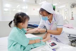 Kh&ocirc;ng chủ quan với bệnh tay ch&acirc;n miệng