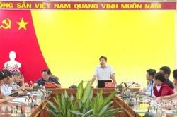 Đoàn giám sát số 56 của Ban Tuyên giáo và Dân vận Tỉnh ủy làm việc với Đảng ủy xã Tân Hồng