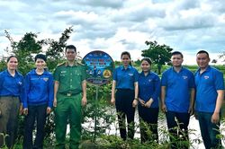 Đo&agrave;n x&atilde; Ia Hr&uacute; lắp đặt 57 biển cảnh b&aacute;o đuối nước