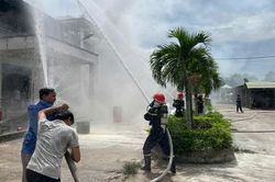 Thực tập chữa ch&aacute;y v&agrave; cứu nạn cứu hộ tại Trung t&acirc;m Y tế Kr&ocirc;ng Pa