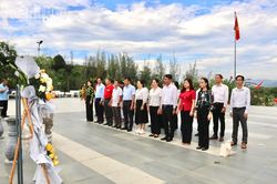 Khối thi đua các cơ quan tham mưu Tỉnh ủy, trực thuộc Tỉnh ủy và MTTQ tỉnh Khánh Hòa tổ chức về nguồn