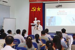 Tập huấn an toàn sinh học cho 100 cán bộ y tế