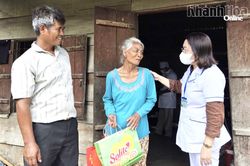 X&atilde; Nam Cam Ranh tổ chức kh&aacute;m bệnh tại nh&agrave; cho người cao tuổi