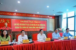 Thường trực Tỉnh ủy l&agrave;m việc với Thường trực Đảng ủy 8 x&atilde; khu vực Văn B&agrave;n