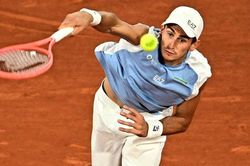 Arnaldi vào bán kết Roland Garros 2026 sau cú sốc chấn thương của Berrettini