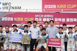 HLV Kim Sang-sik dự giải bóng đá dành cho du học sinh Việt Nam tại Busan