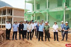 Đồng chí Bí thư Tỉnh ủy kiểm tra tiến độ xây dựng trường nội trú liên cấp Tiểu học - THCS các xã biên giới