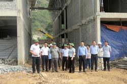 Phó Chủ tịch UBND tỉnh Hoàng Gia Long kiểm tra tiến độ các dự án đầu tư công khẩn cấp tại xã Pà Vầy Sủ