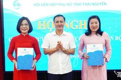 C&ocirc;ng bố quyết định c&ocirc;ng nhận hai Ph&oacute; Chủ tịch Hội Li&ecirc;n hiệp Phụ nữ tỉnh Th&aacute;i Nguy&ecirc;n