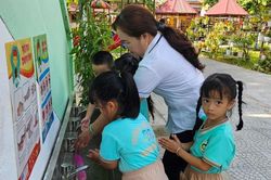 Khám sức khỏe định kỳ, tăng cường nhân lực y tế trường học