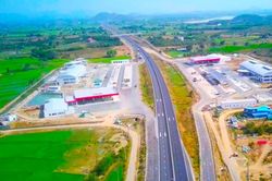 Chậm tiến độ nhiều trạm dừng nghỉ cao tốc, sẽ xem x&eacute;t tr&aacute;ch nhiệm nh&agrave; đầu tư