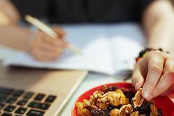 Trước kỳ thi, sĩ tử ở các nước ăn gì?