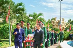 Phó Chủ tịch Quốc hội Nguyễn Doãn Anh dự Lễ truy điệu, an táng 27 hài cốt liệt sĩ quân tình nguyện và chuyên gia Việt Nam hy sinh tại Campuchia
