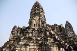 Campuchia: Lượng kh&aacute;ch quốc tế đến Angkor Wat giảm 30%