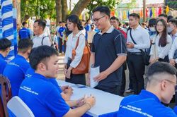 Người hưởng bảo hiểm thất nghiệp tại TP Hồ Chí Minh giảm mạnh