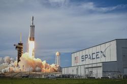 SpaceX chuẩn bị IPO với định giá kỷ lục 1,75 nghìn tỷ USD