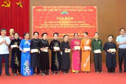 Đoàn công tác của tỉnh thăm, tặng quà người cao tuổi có hoàn cảnh khó khăn