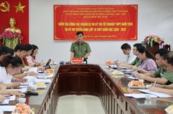 Ban Chỉ đạo c&aacute;c kỳ thi cấp tỉnh kiểm tra c&ocirc;ng t&aacute;c chuẩn bị Kỳ thi tốt nghiệp THPT năm 2026 tại Trường THPT Th&agrave;nh phố