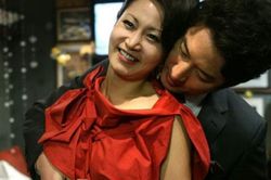 Phụ nữ độ tuổi nào dễ ngoại tình nhất? Chồng vô tâm dễ mất vợ như chơi