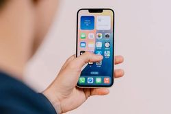 Đừng vội đổi iPhone mới: L&agrave;m 3 bước n&agrave;y, điện thoại hết giật, lag, mượt như vừa b&oacute;c seal