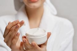 Mẹo chọn kem dưỡng ẩm để da hấp thụ tối đa dưỡng chất, không lo bí hay nổi mụn