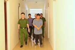 Khởi tố 2 đối tượng giả danh nhà báo cưỡng đoạt tài sản