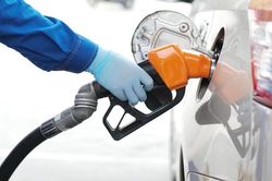Giá xăng dầu tiếp tục giảm từ chiều nay, E10 cũng hạ hơn 1.300 đồng/lít