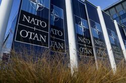 NATO chuẩn bị điều chỉnh lực lượng sau khi Mỹ cắt giảm một số cam kết qu&acirc;n sự