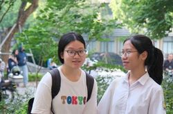 Gần 7.500 th&iacute; sinh dự thi lớp 10 Trường THPT chuy&ecirc;n Đại học Sư phạm H&agrave; Nội
