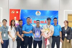 C&ocirc;ng đo&agrave;n x&atilde; Ph&uacute; Xuy&ecirc;n kết nạp 144 đo&agrave;n vi&ecirc;n tại Khu c&ocirc;ng nghiệp Hanssip