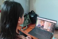 Hè đến, cha mẹ bước vào 'cuộc chiến' giành lại con từ màn hình