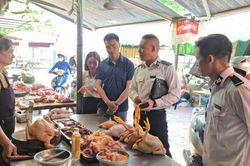 Kiểm tra công tác kiểm soát giết mổ động vật, an toàn thực phẩm tại các xã: Hoài Đức, Liên Minh
