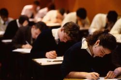 Đâu chỉ có IELTS, Gen Z đang đổ xô đi săn chứng chỉ PTE và DET vì điều gì?
