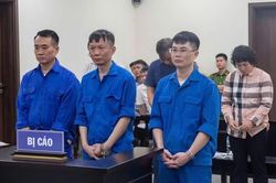 Nhóm cựu cán bộ nhận tiền 'bảo kê' vi phạm xây dựng chuẩn bị hầu tòa