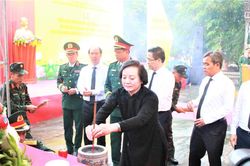 Phó Thủ tướng Phạm Thị Thanh Trà dự lễ khai quật, tìm kiếm hài cốt liệt sĩ ở Quảng Ngãi