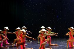 Tiếp cận nghệ thuật truyền thống bằng ngôn ngữ đương đại