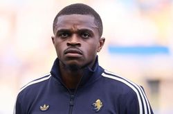 MU phá cuộc đàm phán của Juventus để chiêu mộ trung vệ người Pháp
