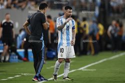 HLV Scaloni tiết lộ điều gây chấn động về Messi