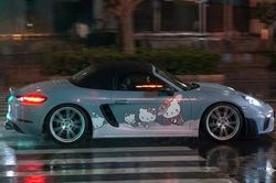 Công an làm việc với tài xế lái Porsche drift ở khu đô thị Sala