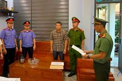 Bắt hiệu trưởng trường tiểu học ở Quảng Trị để điều tra nhận hối lộ