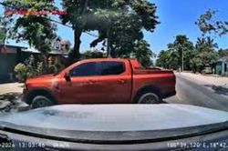 Xử phạt tài xế xe bán tải quay đầu đột ngột khi gặp CSGT ở Nghệ An
