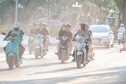 Hà Nội trong lớp bụi mịn, khuyến cáo người dân chủ động bảo vệ sức khỏe