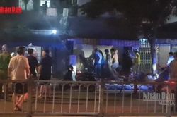[Video] Cứu thoát 6 người trong vụ cháy nhà giữa đêm