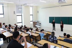 Đề xuất hệ thống chức danh nghề nghiệp riêng đối với giảng viên trường chính trị, giảng viên đào tạo, bồi dưỡng