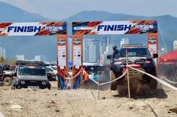 Các tay lái off-road khuấy động phố biển Nha Trang