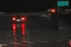 Ô tô Porsche gây náo loạn khu đô thị Sala